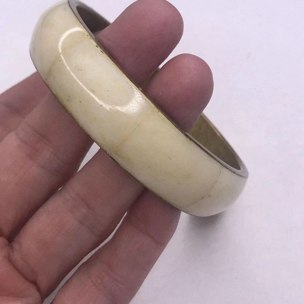 Bangle‎ Off White Shell Bracelet Brass Interior 3/4